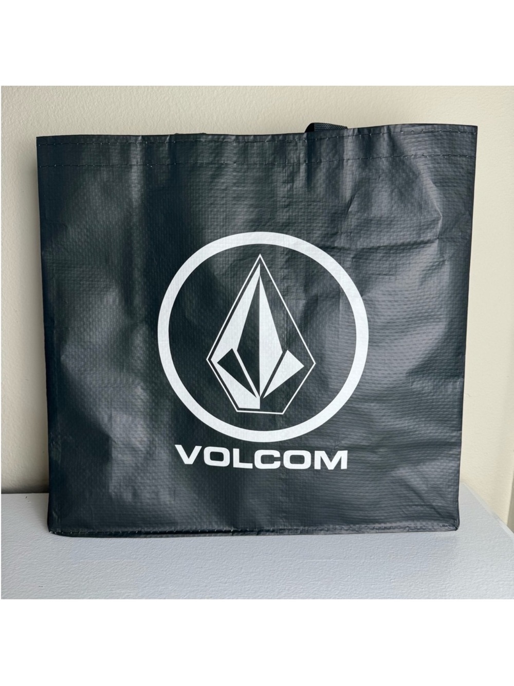 NEW Volcom Logo Black & White Reusable Shopping Tote Gift Bag Minimalist Beach - Picture 2 of 7